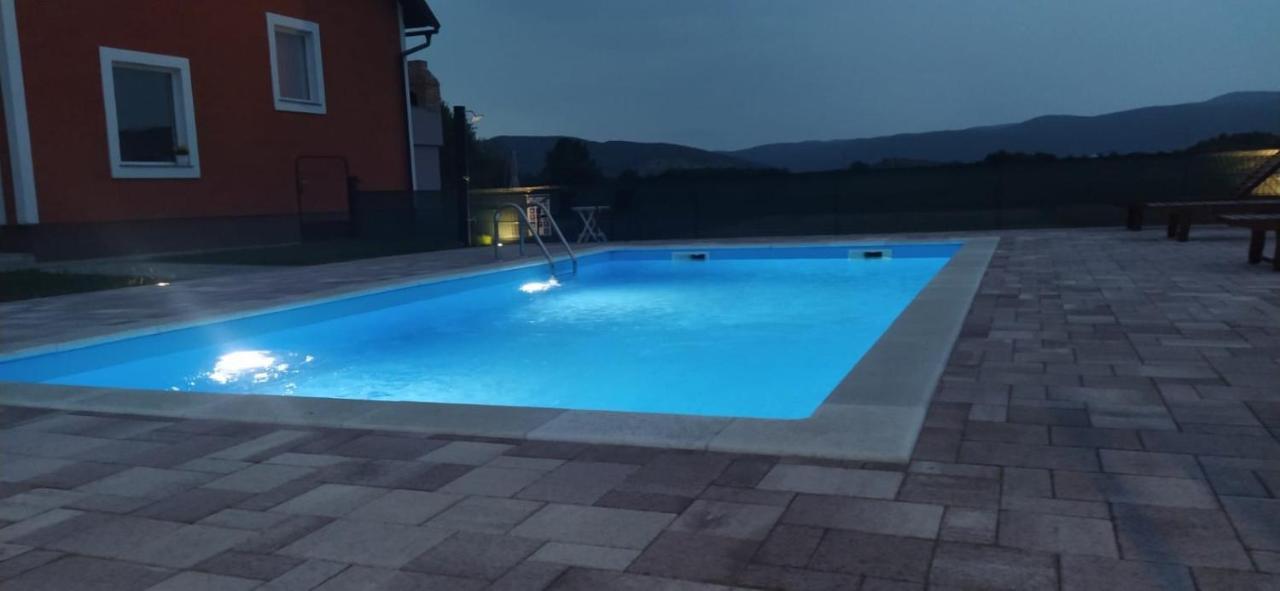Holiday House Sweet Home Otočac Eksteriør bilde